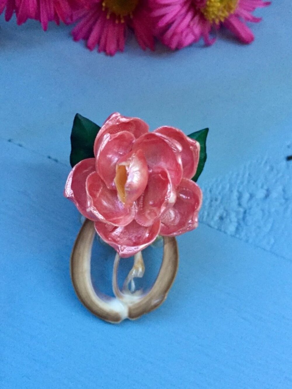 Vintage 1930s Earrings, Antique Rose Earrings, Vintage Shell Carved Earrings - Picture 4 of 5